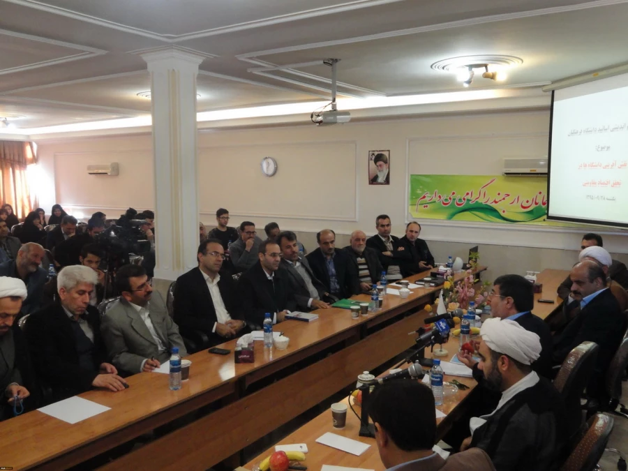 با حضور استاندار قزوین و هیات همراه برگزار شد:
جلسه هم اندیشی اساتید دانشگاه فرهنگیان قزوین 4