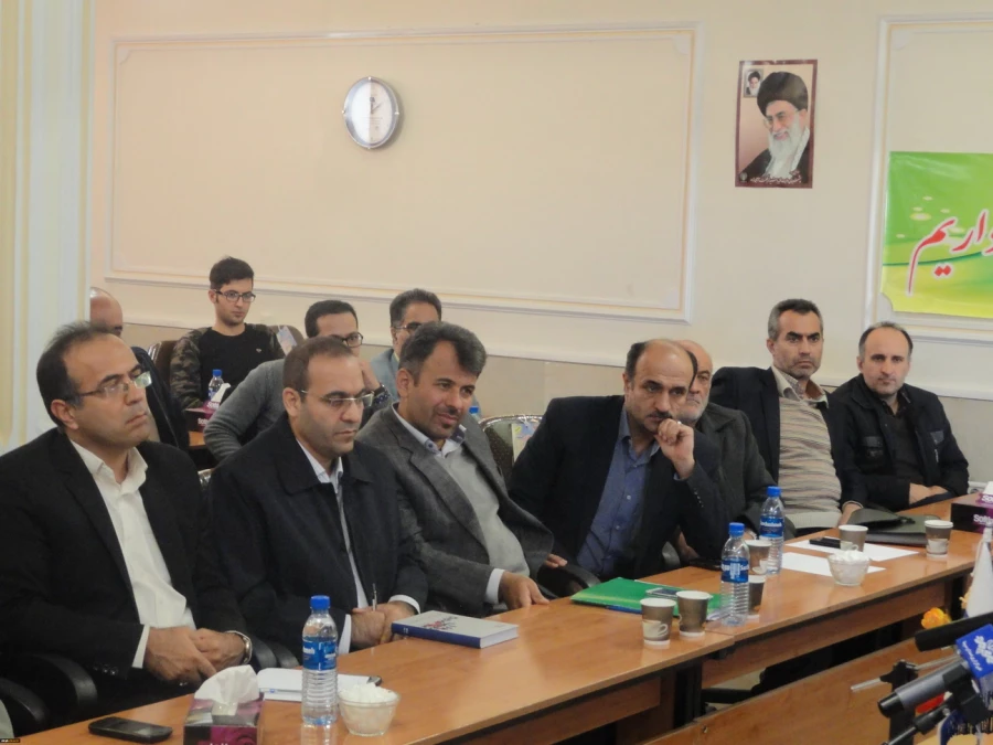 با حضور استاندار قزوین و هیات همراه برگزار شد:
جلسه هم اندیشی اساتید دانشگاه فرهنگیان قزوین 6