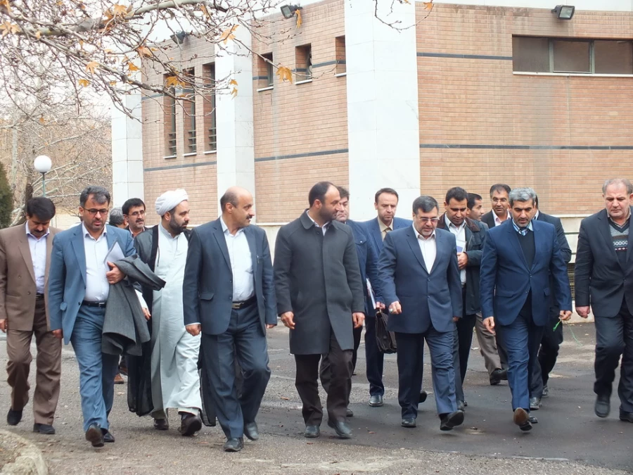 استاندار در نشست با هئیت امنای دانشگاه فرهنگیان بیان داشت: 
رفع مشکلات دانشگاه فرهنگیان در دستور کار است 6