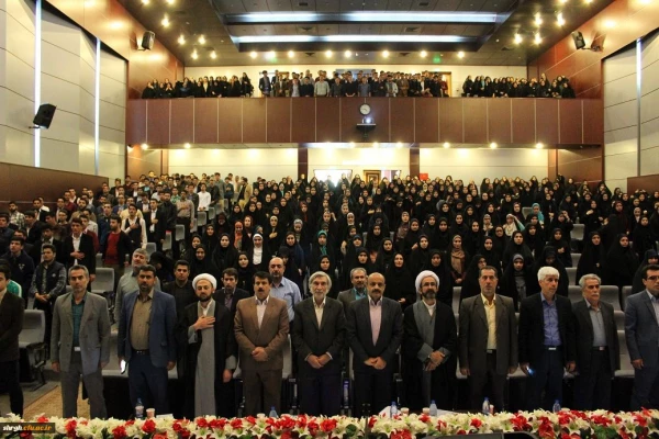 به مناسبت بزرگداشت مقام معلم برگزار گردید:
جشن بزرگداشت مقام معلم 2