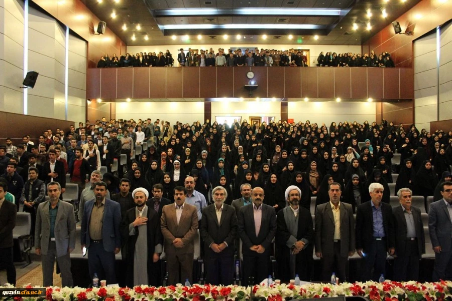 به مناسبت بزرگداشت مقام معلم برگزار گردید:
جشن بزرگداشت مقام معلم 2