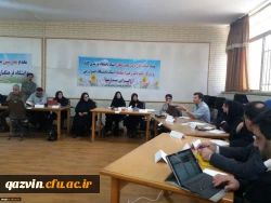 با حضور دکتر ملکان استاد دانشگاه تورنتوی کانادا کارگاه علوم در پردیس شهید رجایی قزوین در حال برگزاری است 2