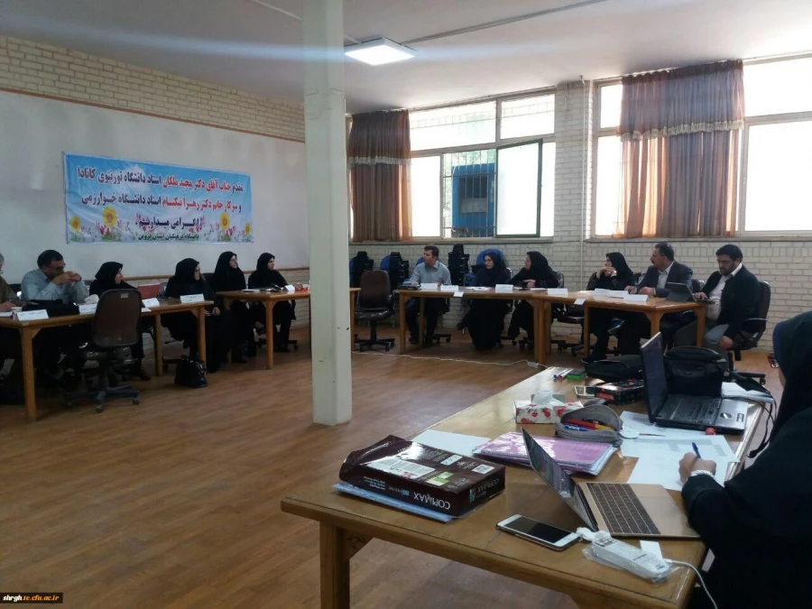 با حضور دکتر ملکان استاد دانشگاه تورنتوی کانادا کارگاه علوم در پردیس شهید رجایی قزوین در حال برگزاری است 3