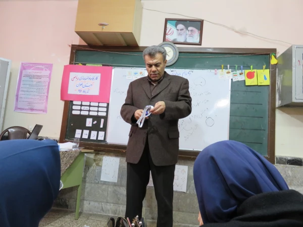 جلسه توانمند سازی آموزگاران مقطع ابتدایی دوره اول درس ریاضیات مدارس وابسته به دانشگاه فرهنگیان استان قزوین 2