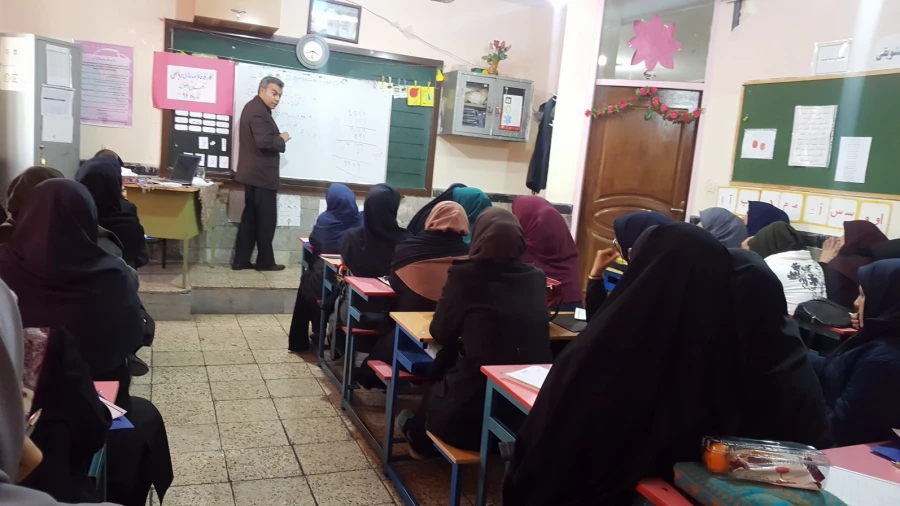 جلسه توانمند سازی آموزگاران مقطع ابتدایی دوره اول درس ریاضیات مدارس وابسته به دانشگاه فرهنگیان استان قزوین 3
