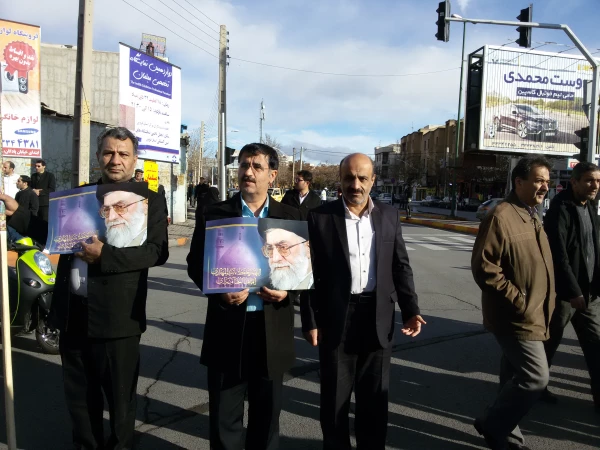 شرکت کارکنان ودانشجویان دانشگاه فرهنگیان استان قزوین درراهپیمایی محکومیت آشوبگران درقزوین 5