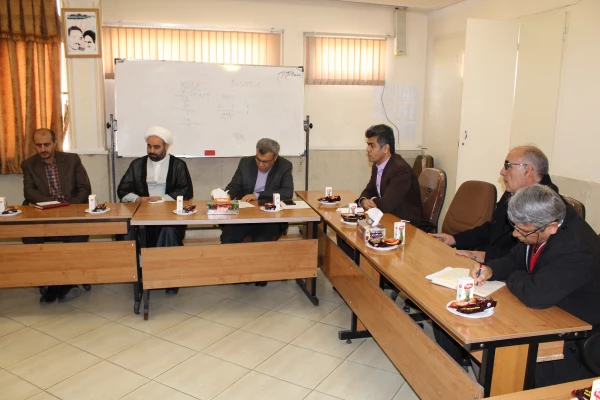 نشست بسیج اساتید دانشگاه فرهنگیان استان قزوین باحضور مسئول بسیج اساتید استان 4