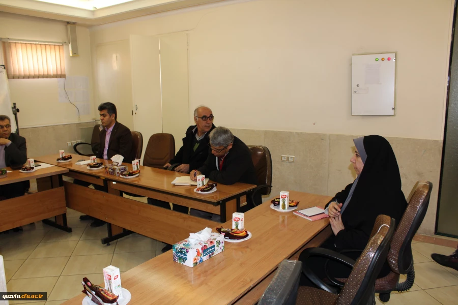 نشست بسیج اساتید دانشگاه فرهنگیان استان قزوین باحضور مسئول بسیج اساتید استان 5