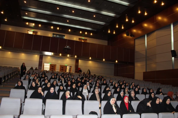 برگزاری مراسم هفته بزرگداشت مقام زن درپردیس بنت الهدی صدر قزوین 3