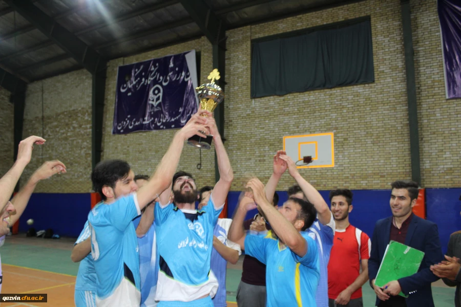 برگزاری مسابقات فوتسال دانشجویی جام معلم دردانشگاه فرهنگیان استان قزوین 3