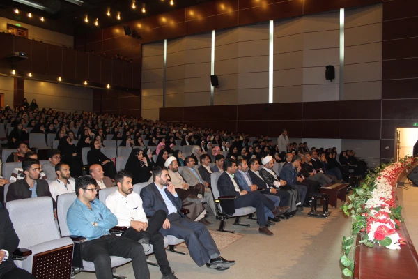 برگزاری مراسم بزرگداشت مقام معلم دردانشگاه فرهنگیان استان قزوین 5