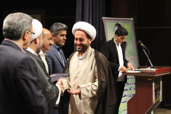 برگزاری مراسم بزرگداشت مقام معلم دردانشگاه فرهنگیان استان قزوین 7