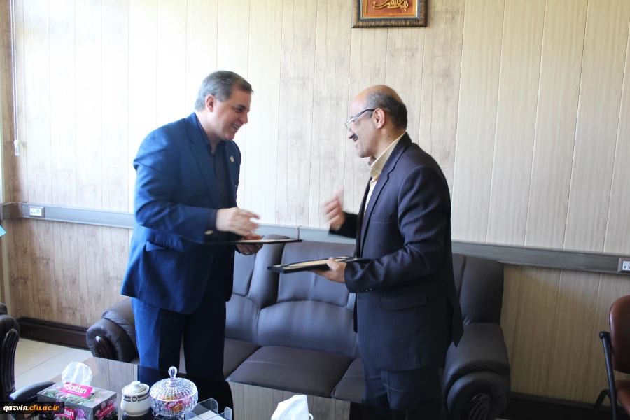 امضای تفاهم نامه همکاری بین دانشگاه فرهنگیان استان قزوین وسازمان انتقال خون استان 3