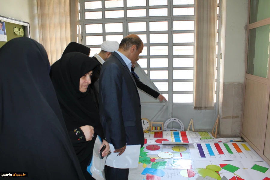 بازدید سرپرست مدیریت امور پردیس های استان قزوین ازدست سازه های حجمی درس ریاضی دانشجویان پردیس بنت الهدی صدر 4