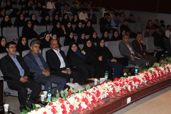 دکتر علی نژاددرجمع دانشجومعلمان جدیدالورود درقزوین:"ازلباس فاخر معلمی که برتن داریدبه بهترین وجهی استفاده کنید" 3