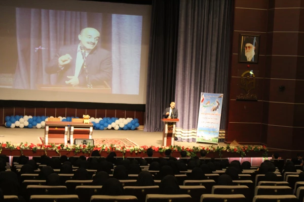 دکتر علی نژاددرجمع دانشجومعلمان جدیدالورود درقزوین:"ازلباس فاخر معلمی که برتن داریدبه بهترین وجهی استفاده کنید" 4