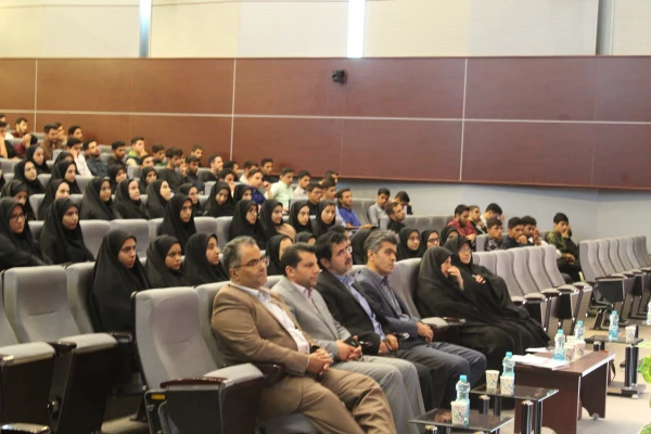 دکتر علی نژاددرجمع دانشجومعلمان جدیدالورود درقزوین:"ازلباس فاخر معلمی که برتن داریدبه بهترین وجهی استفاده کنید" 5