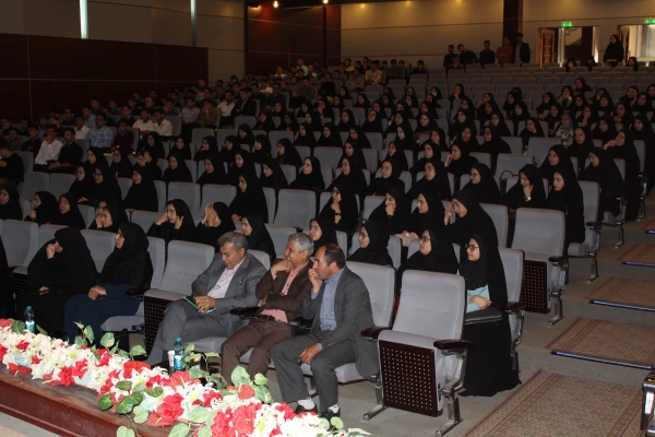 دکتر علی نژاددرجمع دانشجومعلمان جدیدالورود درقزوین:"ازلباس فاخر معلمی که برتن داریدبه بهترین وجهی استفاده کنید" 7