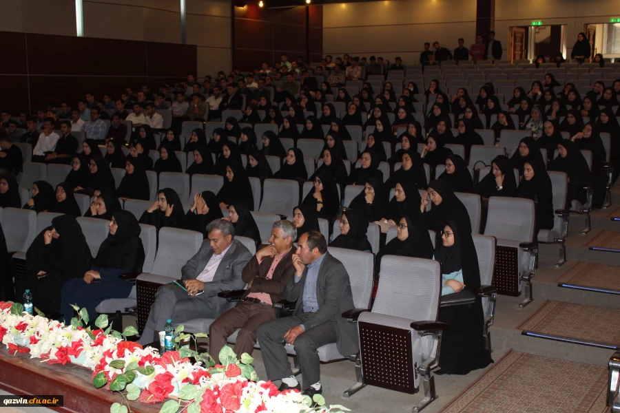 دکتر علی نژاددرجمع دانشجومعلمان جدیدالورود درقزوین:"ازلباس فاخر معلمی که برتن داریدبه بهترین وجهی استفاده کنید" 7