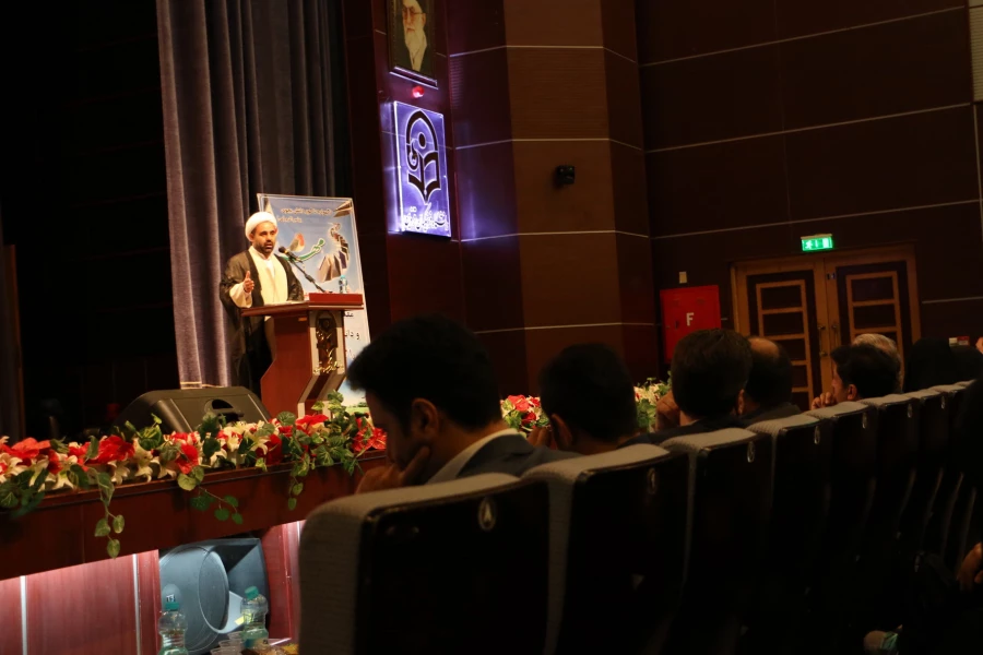 مراسم استقبال اازدانشجویان پردیس بنت الهدی صدر قزوین برگزارشد. 5