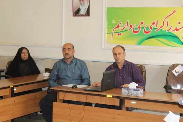 سخنرانی دکتر میرزایی راجعونی ازاعضای هیئت علمی دانشگاه فرهنگیان استان قزوین تحت عنوان خودکاوی روایتی درتربیت معلم 3