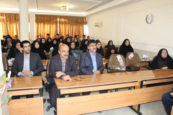 سخنرانی دکتر میرزایی راجعونی ازاعضای هیئت علمی دانشگاه فرهنگیان استان قزوین تحت عنوان خودکاوی روایتی درتربیت معلم 4