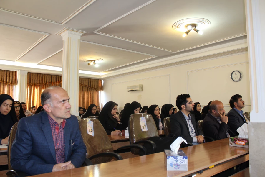 سخنرانی دکتر میرزایی راجعونی ازاعضای هیئت علمی دانشگاه فرهنگیان استان قزوین تحت عنوان خودکاوی روایتی درتربیت معلم 6