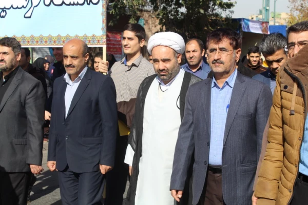 شرکت مسئولین ودانشجویان دانشگاه فرهنگیان استان قزوین درراهپیمایی یوم الله 22بهمن 5