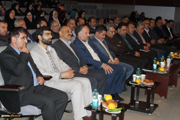 دردانشگاه فرهنگیان استان قزوین برگزارشد"" همایش مدیران ومعلمان مدارس مجری طرح کارورزی مدارس استان قزوین "" 2