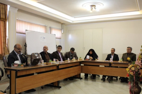 برگزاری نشست علمی- تخصصی بررسی محتوای کتب جدید التالیف پایه های ابتدایی دردانشگاه فرهنگیان استان قزوین 3