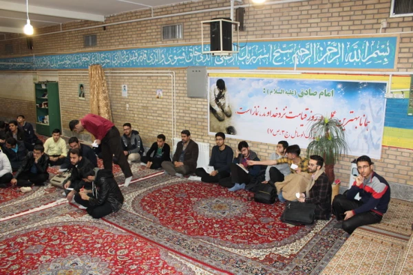 دردانشسگاه فرهنگیان استان قزوین برگزارشد" جلسه پرسش وپاسخ دانشجویان پردیس شهیدرجایی بامسئولین دانشگاه " 3