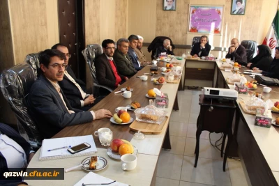 نشست دکتر طاهری نیا معاون پژوهشی دانشگاه فرهنگیان کشور با اساتید واعضای هیئت علمی دانشگاه فرهنگیان استان قزوین