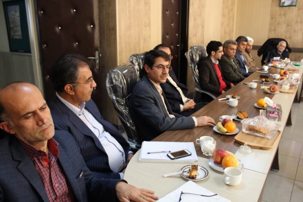 نشست دکتر طاهری نیا معاون پژوهشی دانشگاه فرهنگیان کشور با اساتید واعضای هیئت علمی دانشگاه فرهنگیان استان قزوین 6