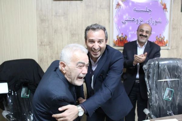 گفتگوی صمیمی دکتر طاهری نیا معاون پژوهشی دانشگاه فرهنگیان بااستاد آزادفر رئیس تربیت معلم قزوین پیش ازانقلاب 3