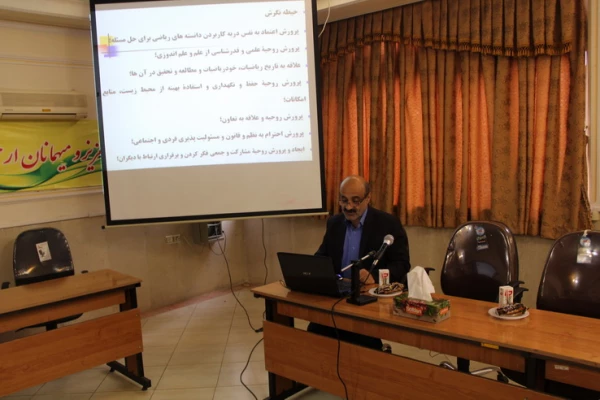 دردانشگاه فرهنگیان استان قزوین برگزارشد. نشست علمی-تخصصی با موضوع بررسی علل ضعف دانش آموزان در درس ریاضی در دوره های مختلف تحصیلی 2