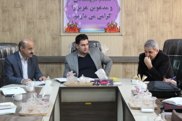 دیدارصمیمی دکتر روشندل معاون آموزشی وتحصیلات تکمیلی دانشگاه فرهنگیان کشور بااعضای هیئت علمی دانشگاه فرهنگیان استان قزوین 3