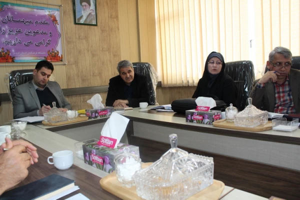 دیدارصمیمی دکتر روشندل معاون آموزشی وتحصیلات تکمیلی دانشگاه فرهنگیان کشور بااعضای هیئت علمی دانشگاه فرهنگیان استان قزوین 6