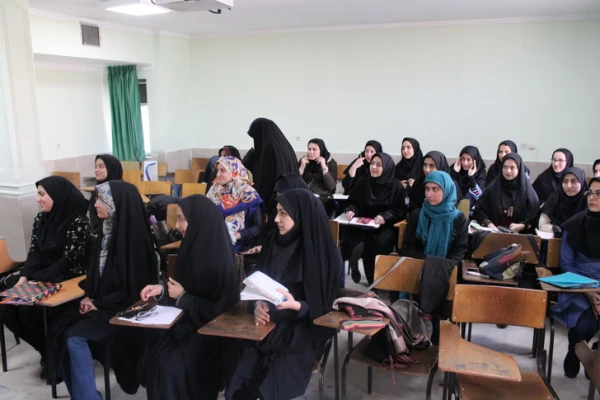 دیدارصمیمی دکتر روشندل معاون آموزشی وتحصیلات تکمیلی دانشگاه فرهنگیان کشور بااعضای هیئت علمی دانشگاه فرهنگیان استان قزوین 12