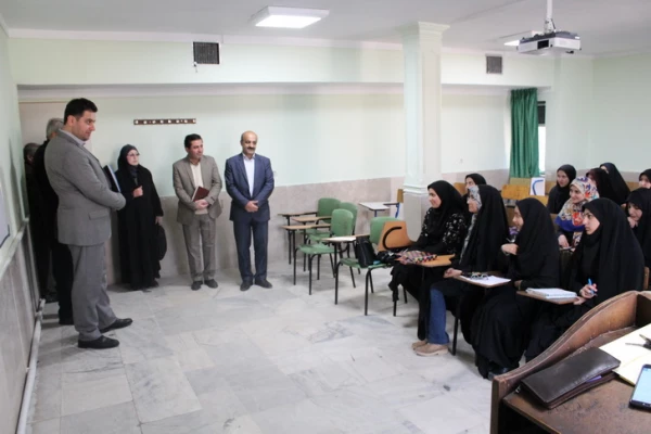 دیدارصمیمی دکتر روشندل معاون آموزشی وتحصیلات تکمیلی دانشگاه فرهنگیان کشور بااعضای هیئت علمی دانشگاه فرهنگیان استان قزوین 13