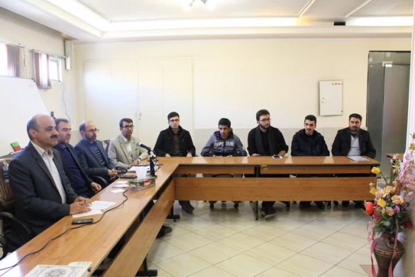 نشست صمیمی دکتررضایی رئیس گروه مطالعات فرهنگی دانشگاه فرهنگیان بامسئولین کانونها وتشکل های دانشجویی دانشگاه فرهنگیان استان قزوین 2