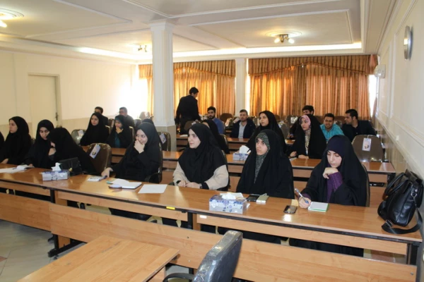 نشست صمیمی دکتررضایی رئیس گروه مطالعات فرهنگی دانشگاه فرهنگیان بامسئولین کانونها وتشکل های دانشجویی دانشگاه فرهنگیان استان قزوین 3