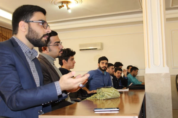 نشست صمیمی دکتررضایی رئیس گروه مطالعات فرهنگی دانشگاه فرهنگیان بامسئولین کانونها وتشکل های دانشجویی دانشگاه فرهنگیان استان قزوین 5