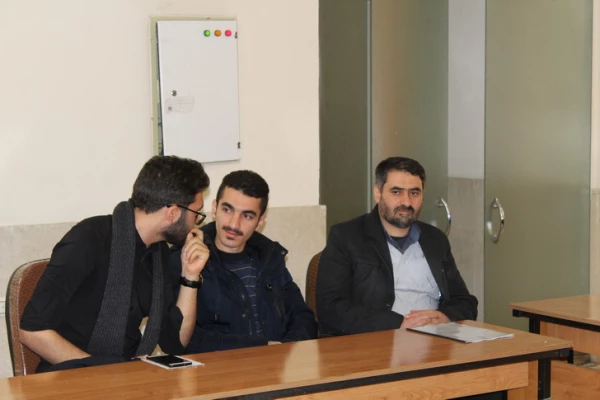 نشست صمیمی دکتررضایی رئیس گروه مطالعات فرهنگی دانشگاه فرهنگیان بامسئولین کانونها وتشکل های دانشجویی دانشگاه فرهنگیان استان قزوین 6