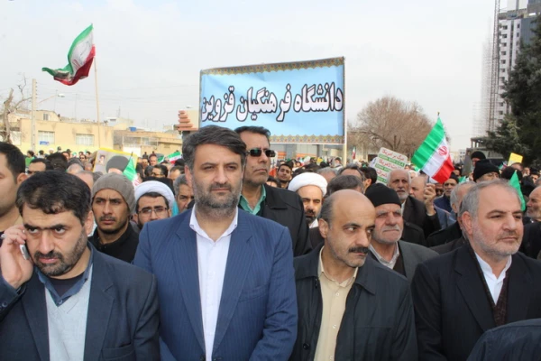 شرکت گسترده وپرشور مسئولین،کارکنان ودانشجویان دانشگاه فرهنگیان استان قزوین درراهپیمایی یوم الله 22بهمن 97 2