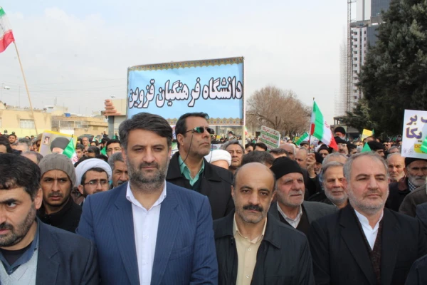 شرکت گسترده وپرشور مسئولین،کارکنان ودانشجویان دانشگاه فرهنگیان استان قزوین درراهپیمایی یوم الله 22بهمن 97 6