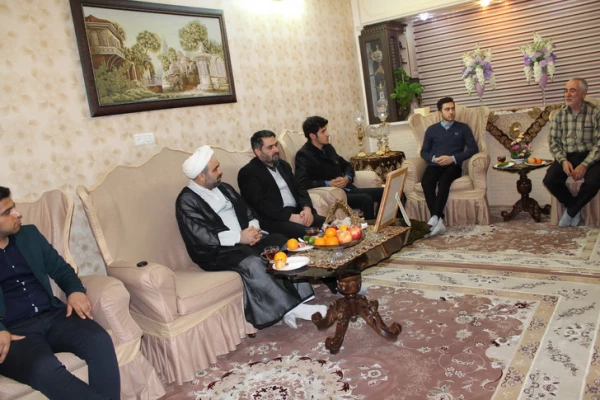 حضور مسئولین ودانشجویان دانشگاه فرهنگیان استان قزوین دربیت شهید مجیدقنبری 3