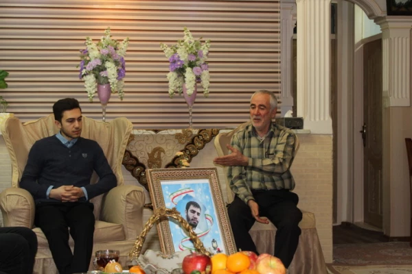 حضور مسئولین ودانشجویان دانشگاه فرهنگیان استان قزوین دربیت شهید مجیدقنبری 5