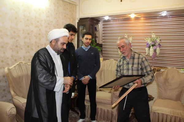 حضور مسئولین ودانشجویان دانشگاه فرهنگیان استان قزوین دربیت شهید مجیدقنبری 6