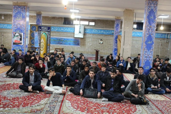 جلسه پرسش وپاسخ دانشجویان پردیس شهیدرجایی قزوین بامسئولین هسته گزینش اداره کل آموزش وپرورش استان 5