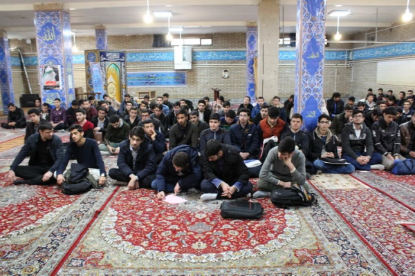 جلسه پرسش وپاسخ دانشجویان پردیس شهیدرجایی قزوین بامسئولین هسته گزینش اداره کل آموزش وپرورش استان 8